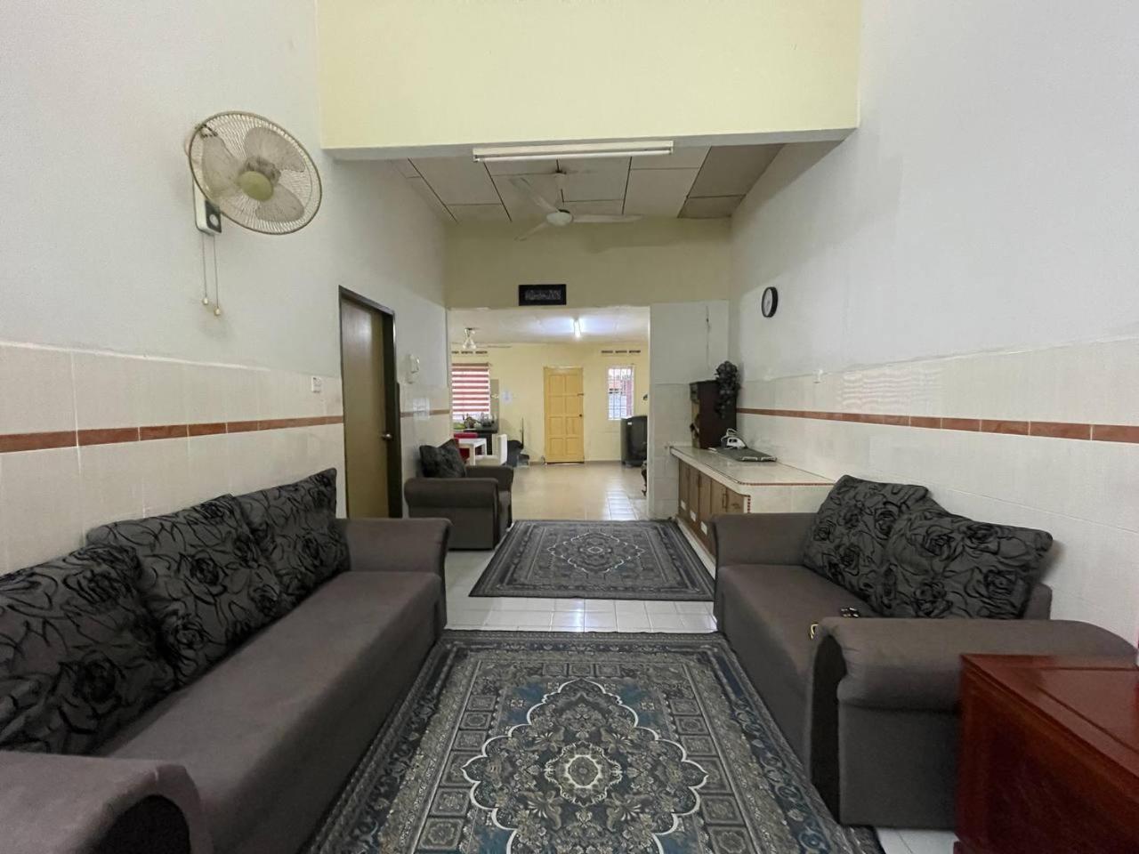 Redzuan Holiday home *